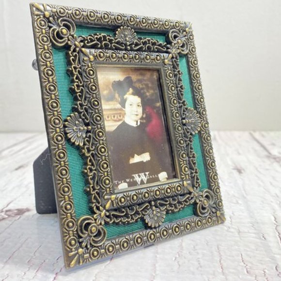 Vintage Picture Frame, Photo frame/Metal decorated Frame with flowers and plant - Picture 1 of 10